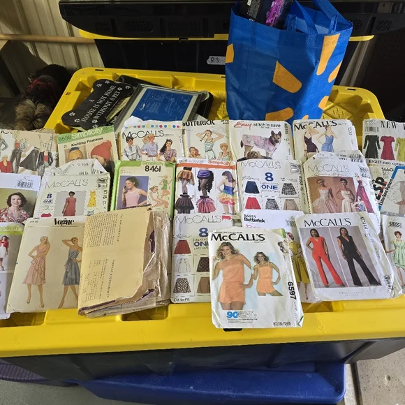 Large Lot Of 22 Vintage Sewing Patterns Mccalls,simplicity - Picture 5 of 5